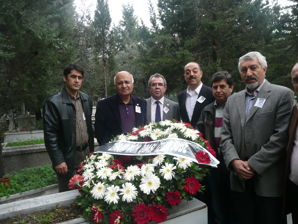 TEKİN TURAN'I MEZARI BAŞINDA ANDIK