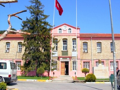 HALKALI ZİRAAT OKULUNU TAHRİP EDENLER HAKKINDA SUÇ DUYURUSU