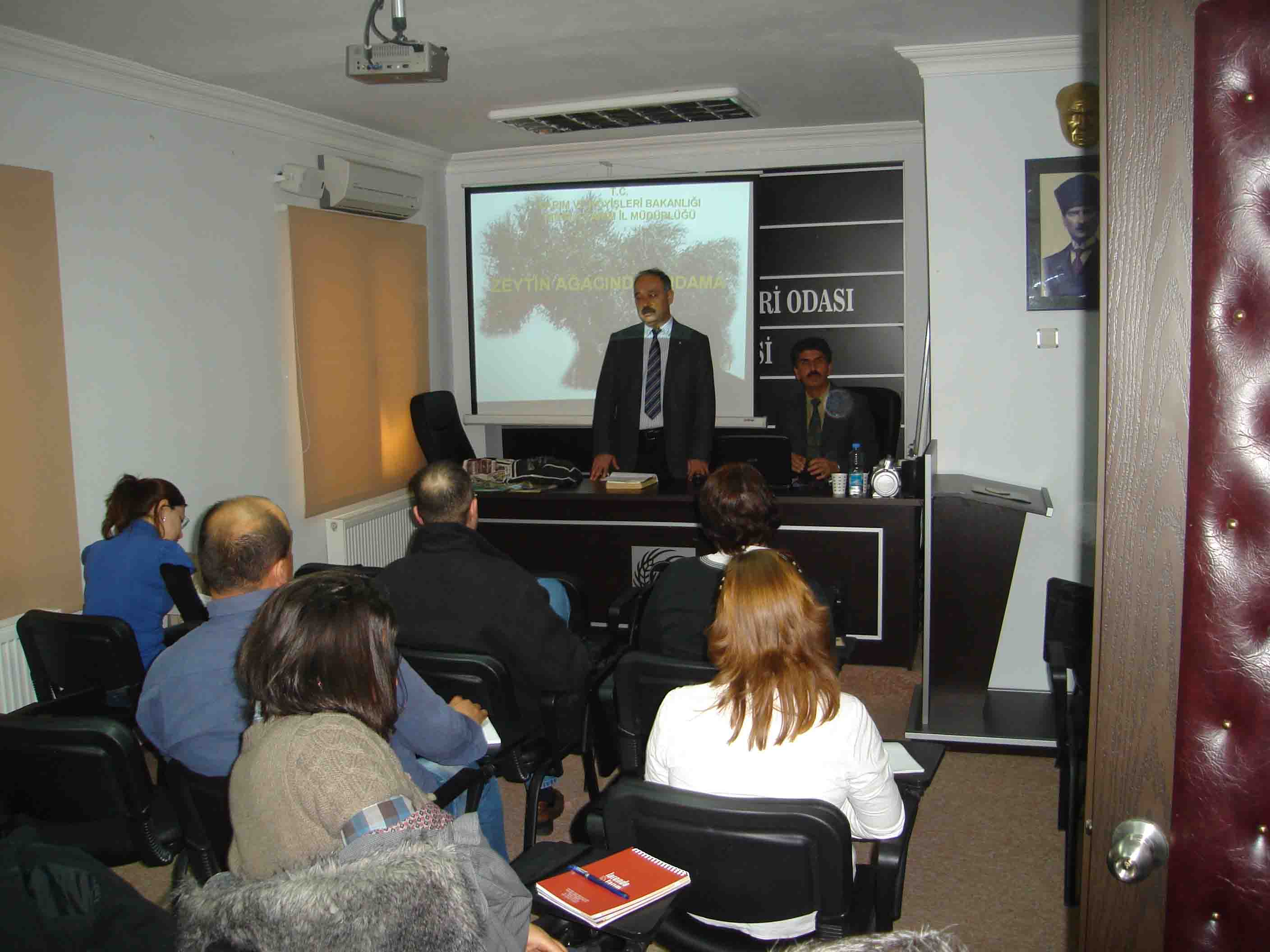 ZEYTİN BUDAMA TEKNİKLERİ EĞİTİMİ YAPILDI