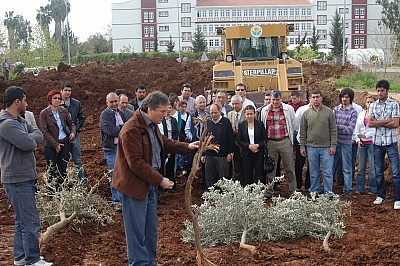 KENDİ YAPTIĞINI KENDİ YIKAN VALİ