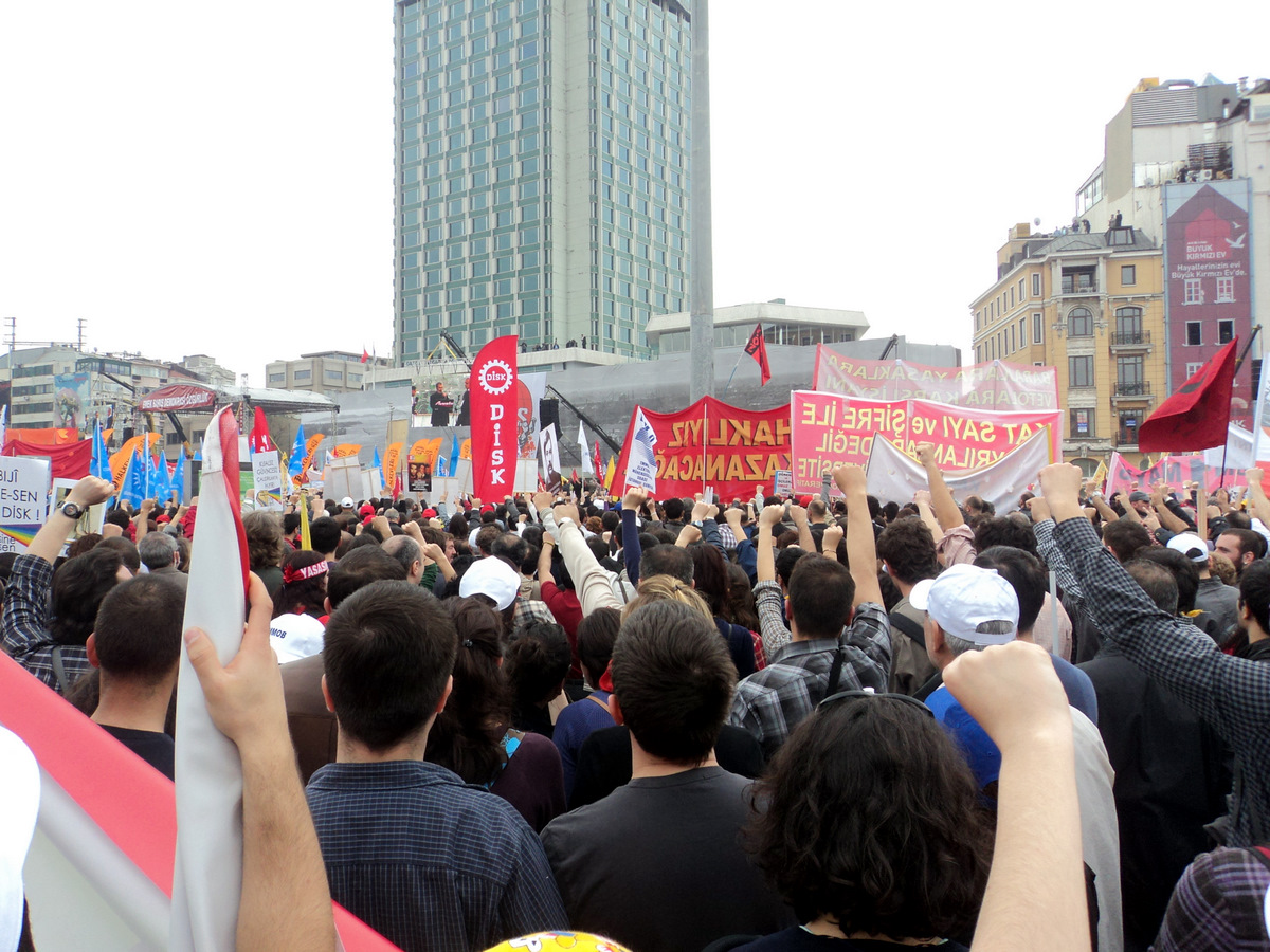 İSTANBUL`DA 1 MAYIS COŞKUYLA KUTLANDI