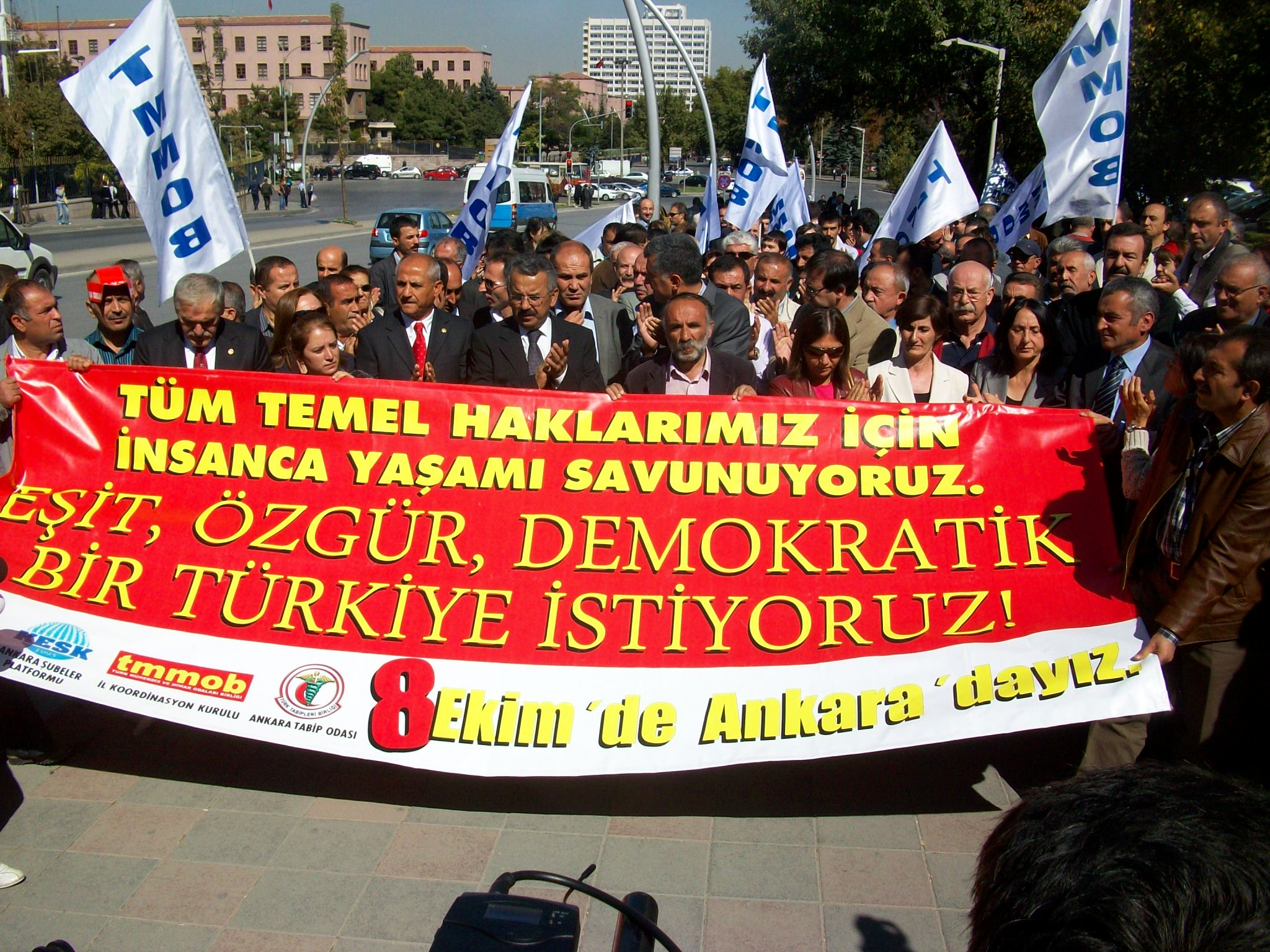 8 EKİM MİTİNGİ ÖNCESİ TBMM ÖNÜNDE BASIN AÇIKLAMASI YAPILDI
