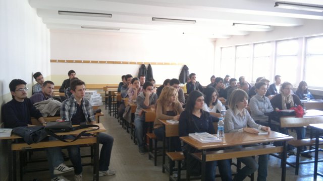 ÖĞRENCİLERE YÖNELİK BİLGİLENDİRME SEMİNERLERİNE DEVAM EDİYORUZ