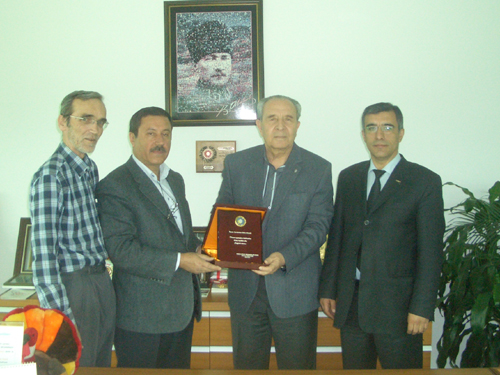 BOLU İL TEMSİLCİLİĞİMİZDEN ŞERAFETTİN ERBAYRAM`A PLAKET