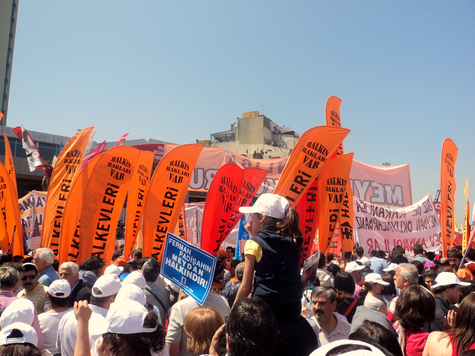 İSTANBUL`DA 1 MAYIS COŞKUSU