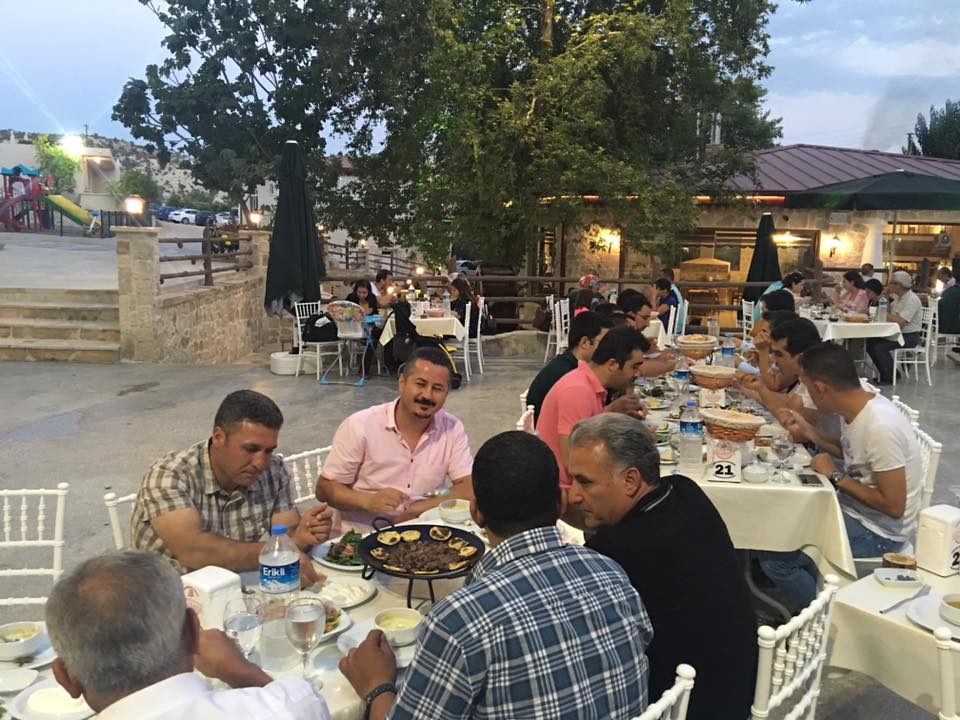 MERSİN ZİRAAT MÜHENDİSLERİ ODASI VE MUT- GÜLNAR ALT KOMİSYONUYLA BERABER ZİRAAT MÜHENDİSLERİ ARASINDA BİRLİK, BERABERLİK VE İSTİŞARE YEMEĞİNDE BİR ARAYA GELDİK. 
