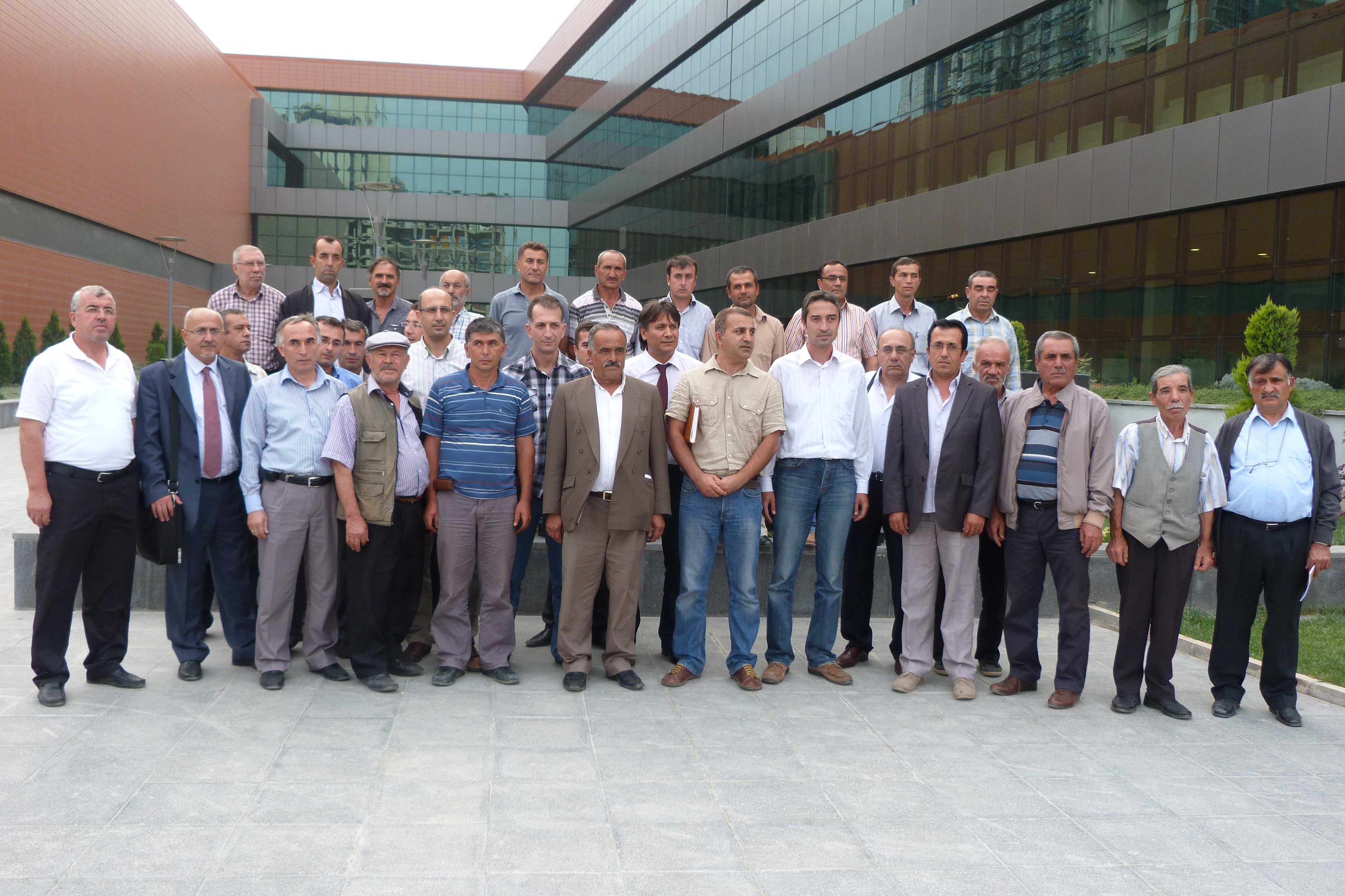 KOZAĞACI KÖY TEMSİLCİLERİ BAOB YERLEŞKE BİNASI ÖNÜNDE BASIN AÇIKLAMASI YAPTI
