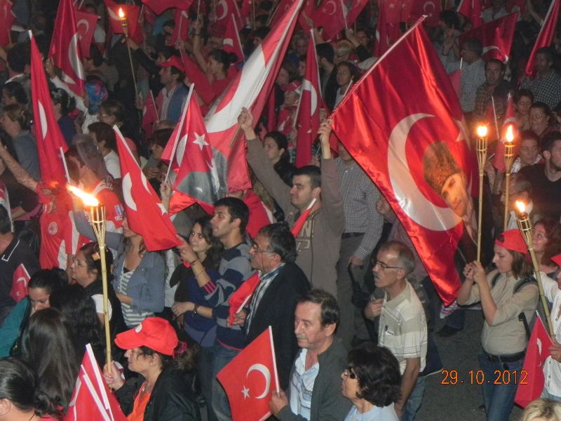 CUMHURİYET BAYRAMI ÇELENK KOYMA TÖRENİ VE CUMHURİYET YÜRÜYÜŞÜNE KATILDIK