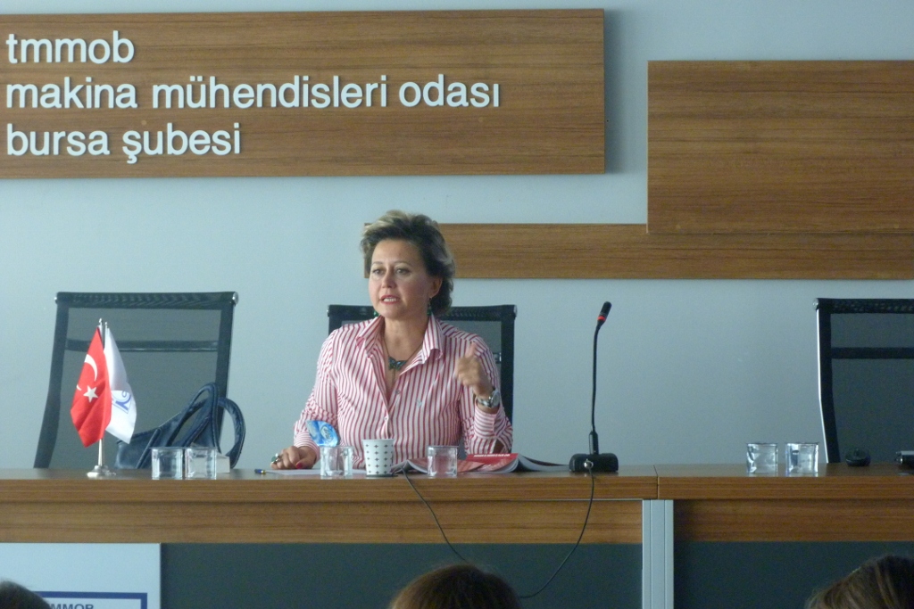 MÜHENDİSLİK BÖLÜMÜ ÖĞRENCİLERİ `İŞ SÖZLEŞMELERİNDE MÜHENDİSLERİN HAKLARI` BİLGİLENDİRME TOPLANTISI DÜZENLEDİ
