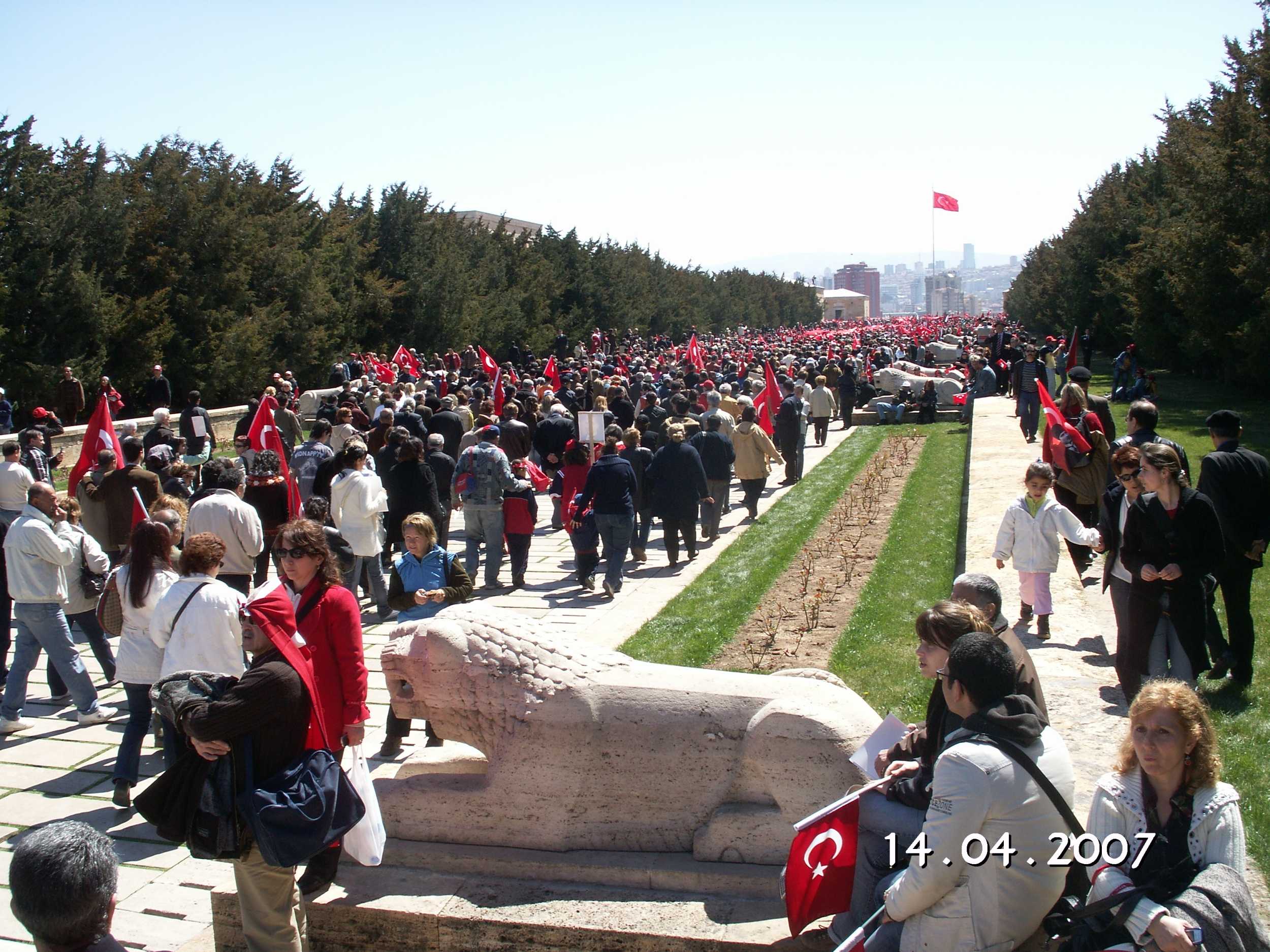 BAOB, CUMHURİYET YÜRÜYÜŞÜ'NE 4 OTOBÜS İLE KATILDI
