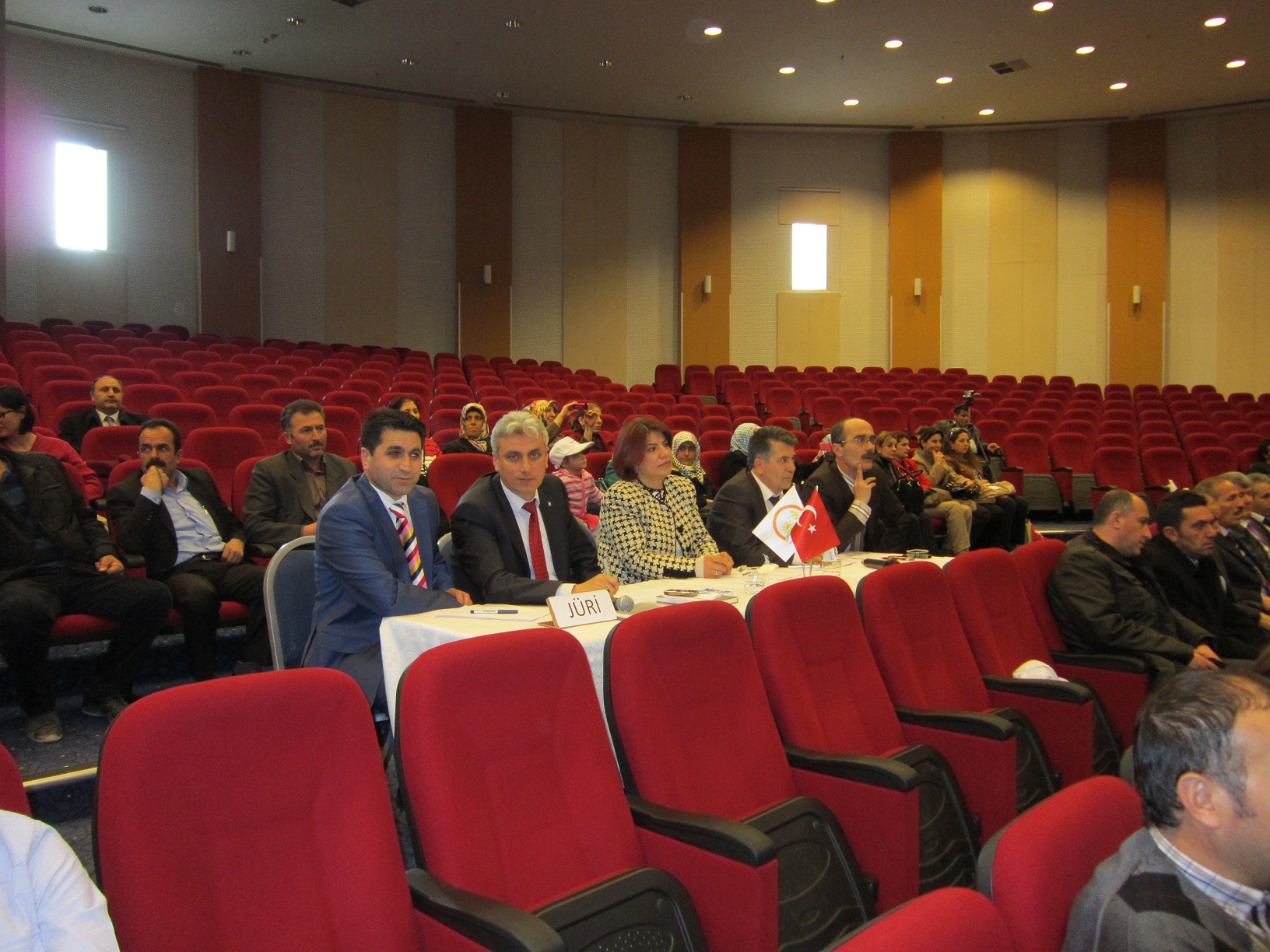 KADIN ÇİFTÇİLER YARIŞIYOR