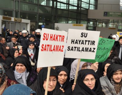 BAŞKÖYLÜLER BURSA SU KONGRESİNİ PROTESTO ETTİ