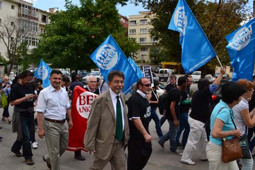 ABD BÜYÜKELÇİLİĞİNE SİYAH ÇELENK!