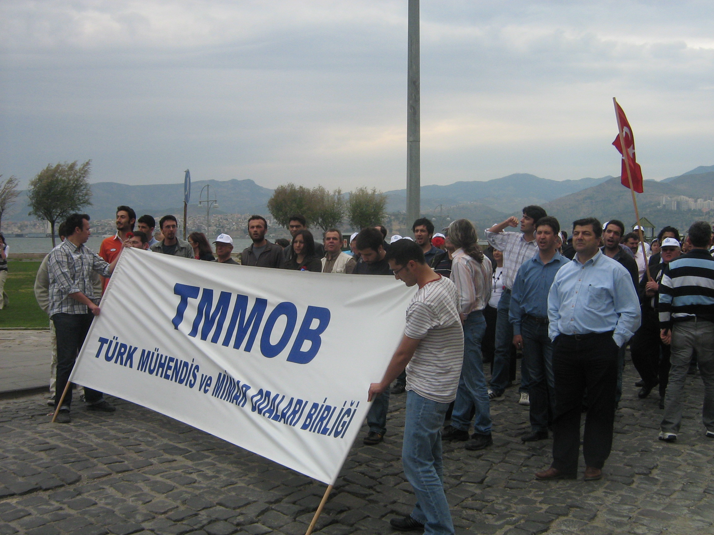 1 MAYIS MİTİNGİNDE ALANLARDAYDIK