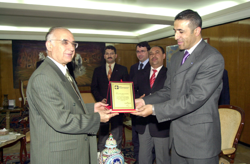NEVŞEHİR İL TEMSİLCİLİĞİMİZ, İL VALİSİ VE TARIM İL MÜDÜRÜNE PLAKET VERDİ