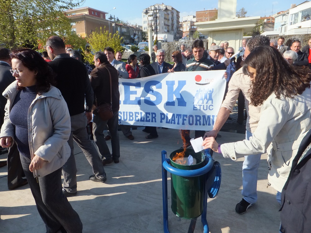 KIRKLARELİ KAMU ÇALIŞANLARININ BORDRO YAKMA EYLEMİ