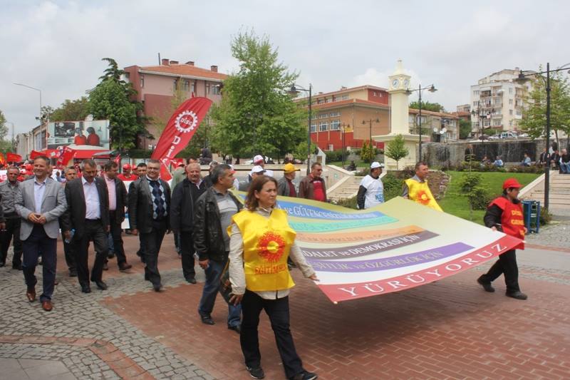 KIRKLARELİ`NDEKİ 1 MAYIS KUTLAMALARINA TMMOB ÖRGÜTLÜLÜĞÜNDE KATILDIK