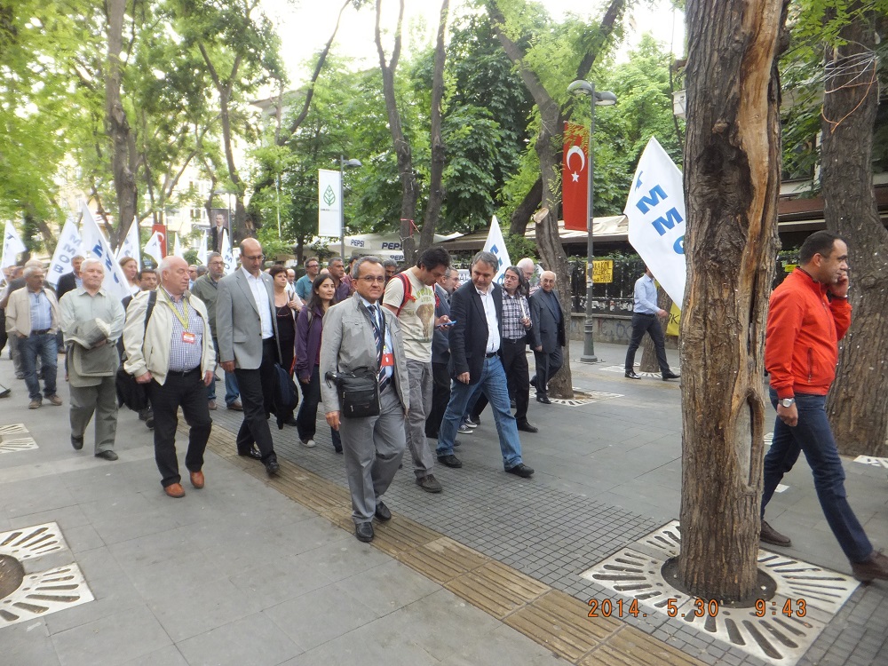 SOMA FACİASINI KINAMAK İÇİN ANKARA`DA MADENCİ ANITINA SİYAH ÇELENK BIRAKTIK