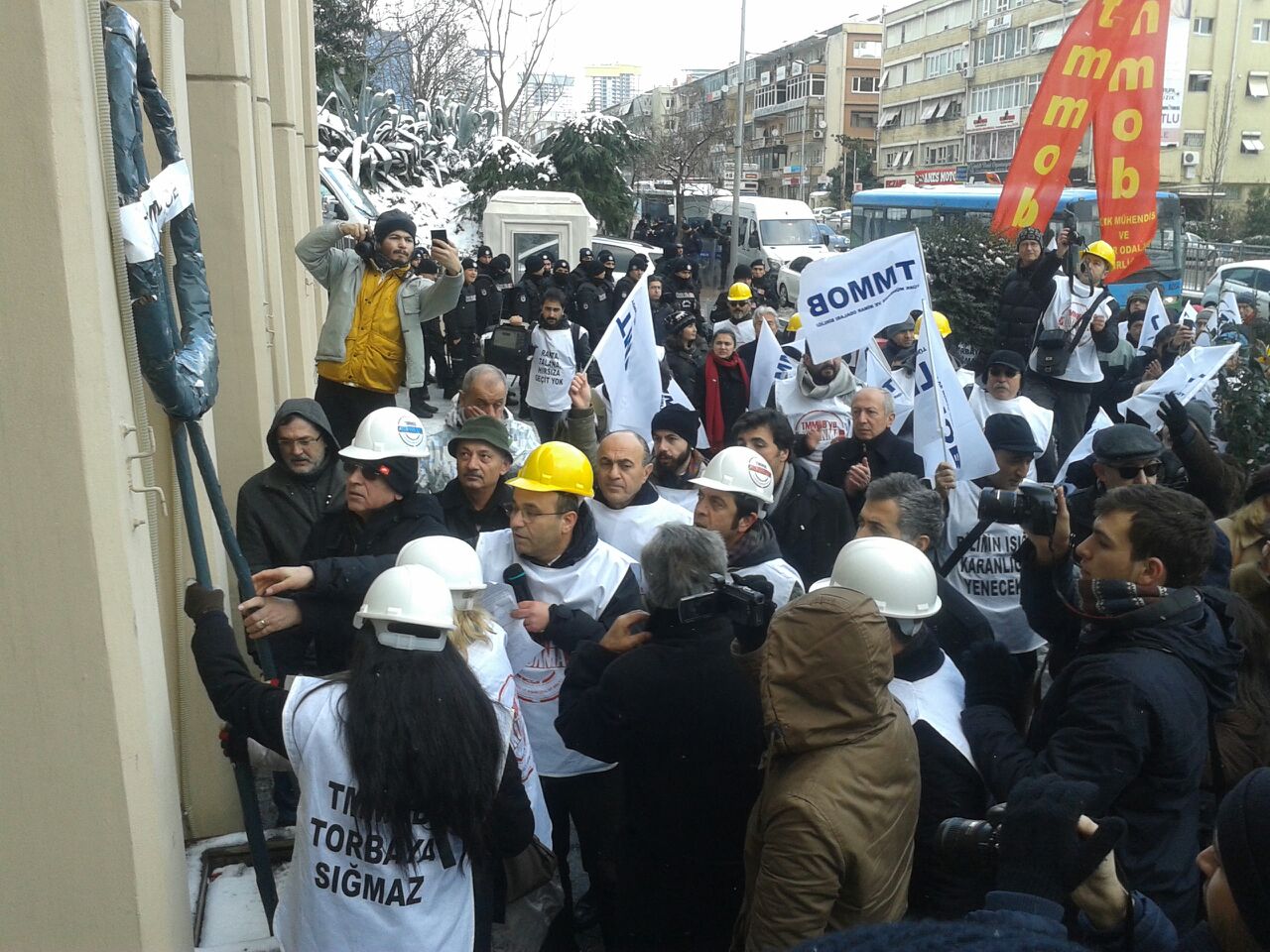 TORBA YASA PROTESTO EDİLDİ