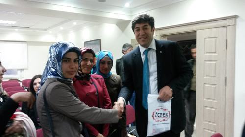8 MART`I MEVSİMLİK GEZİCİ KADIN TARIM İŞÇİLERİYLE KUTLADIK