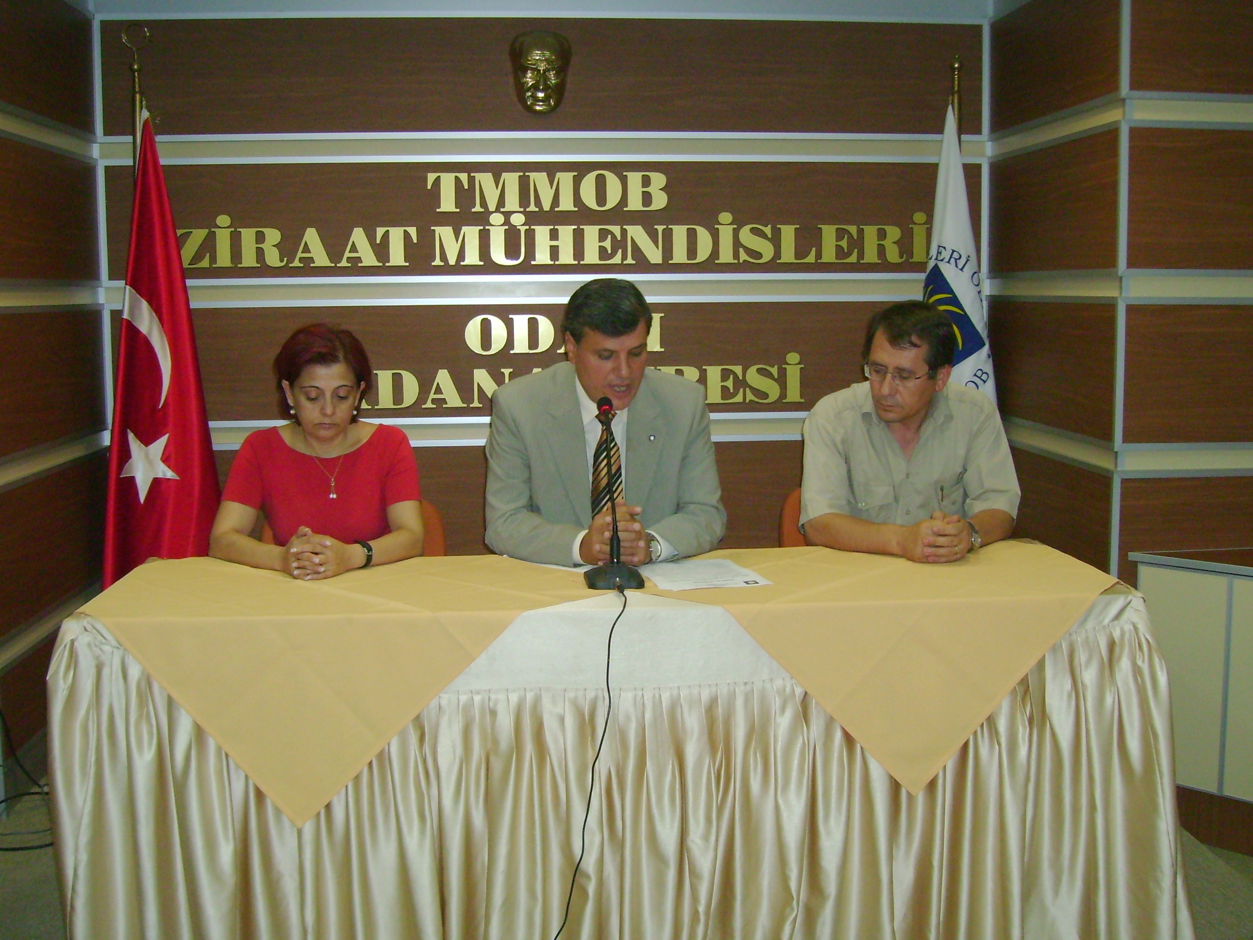KAMU ÇALIŞANLARINDAN, İNSAN ONURUNA YAKIŞIR ÜCRET İSTEMİ