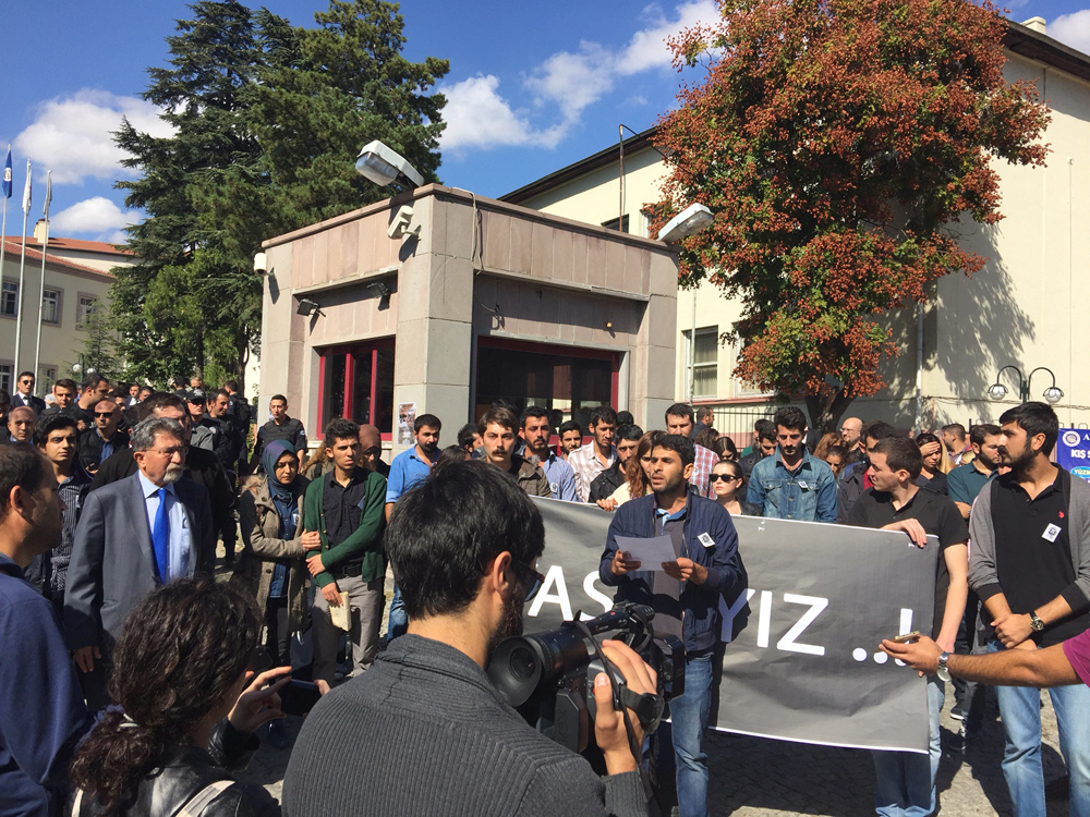 AÜZF ÖĞRENCİLERİNDEN PROTESTO