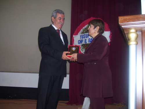 MESLEKTE 30 YILI TAMAMLAMIŞ ÜYELERE PLAKET
