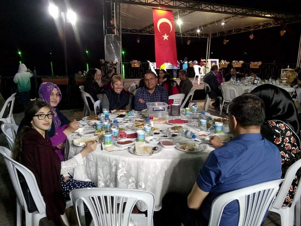  İFTAR YEMEĞİNDE ÜYELERİMİZLE BİRLİKTE BİR ARAYA GELDİK 