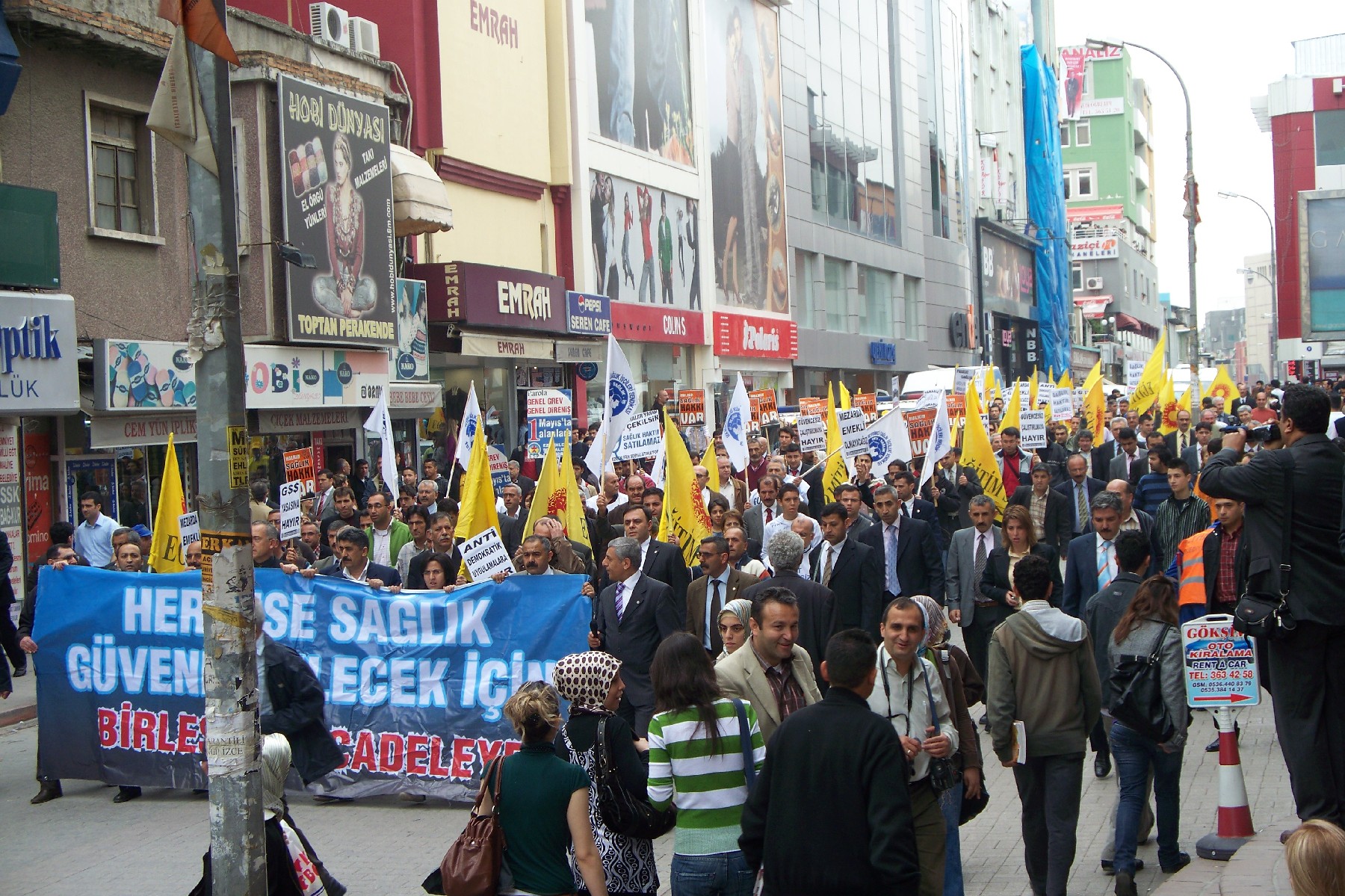 "ÖRGÜTLÜ GÜCÜMÜZÜN ÖNÜNE ÇIKAN TÜM BARİKATLARI AŞARIZ"