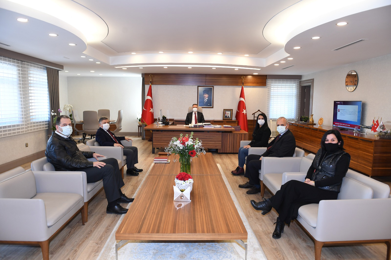 YÖNETİM KURULUMUZ VALİ SÜLEYMAN ELBAN'I ZİYARET ETTİ