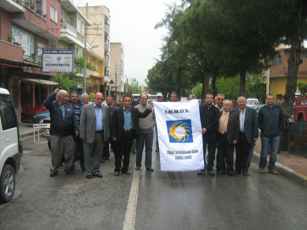 İZMİR-TİRE'DE YAPILAN SÜT MİTİNGİNE YOĞUN KATILIM SAĞLADIK