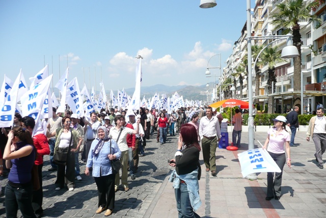1 MAYISTA GÜNDOĞDU MEYDANINDAYDIK-YAŞASIN 1 MAYIS