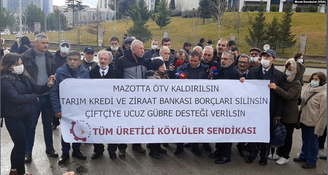 AMERİKANIN SESİ: TARIM BAKANI'NIN GÖRÜŞMEDİĞİ ÇİFTÇİLER: "HEP BORÇLUYUZ"-  11 OCAK 2022