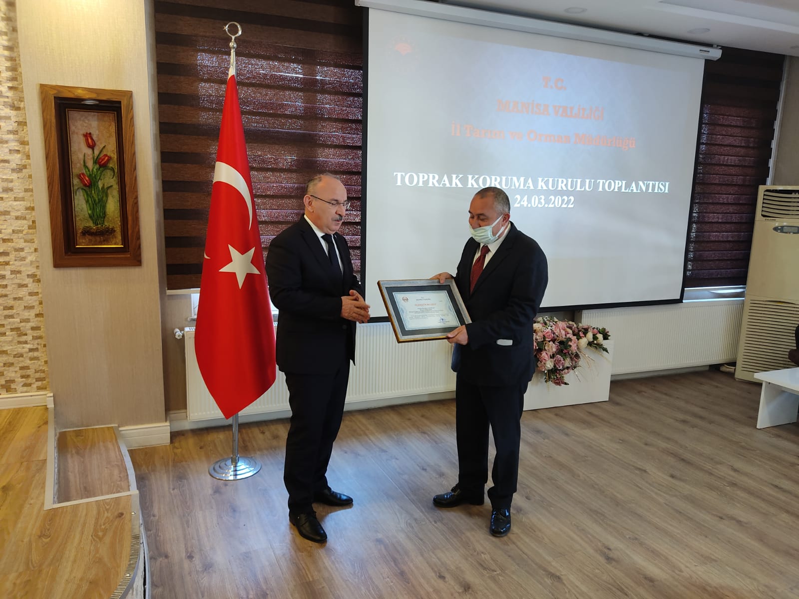 MANİSA ŞUBE ÖNCEKİ DÖNEM ŞUBE BAŞKANIMIZ İBRAHİM DEMRAN`A TOPRAK KORUMA KURULU HİZMETLERİ NEDENİYLE TEŞEKKÜR BELGESİ VERİLDİ