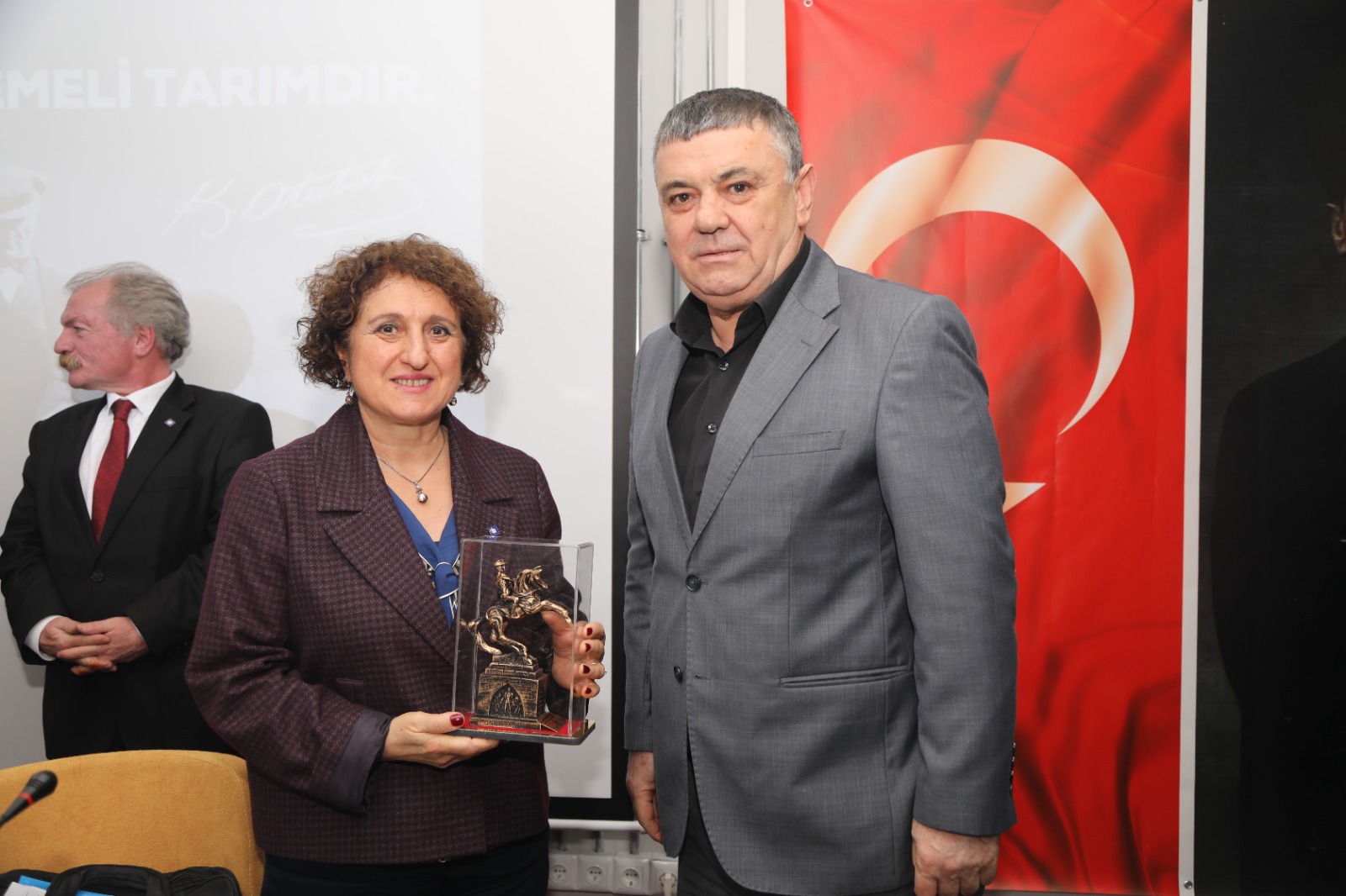 "DÜNYA GIDA KRİZİNİ KONUŞURKEN ÜLKEMİZDE TARIMSAL YETERLİLİK VE KOOPERATİFLEŞMENİN ÖNEMİ" KONULU PANEL