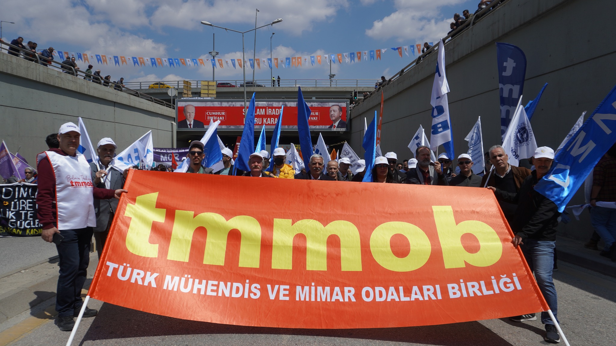 1 MAYIS BİRLİK, MÜCADELE VE DAYANIŞMA GÜNÜ'NÜ ALANLARDA KUTLADIK