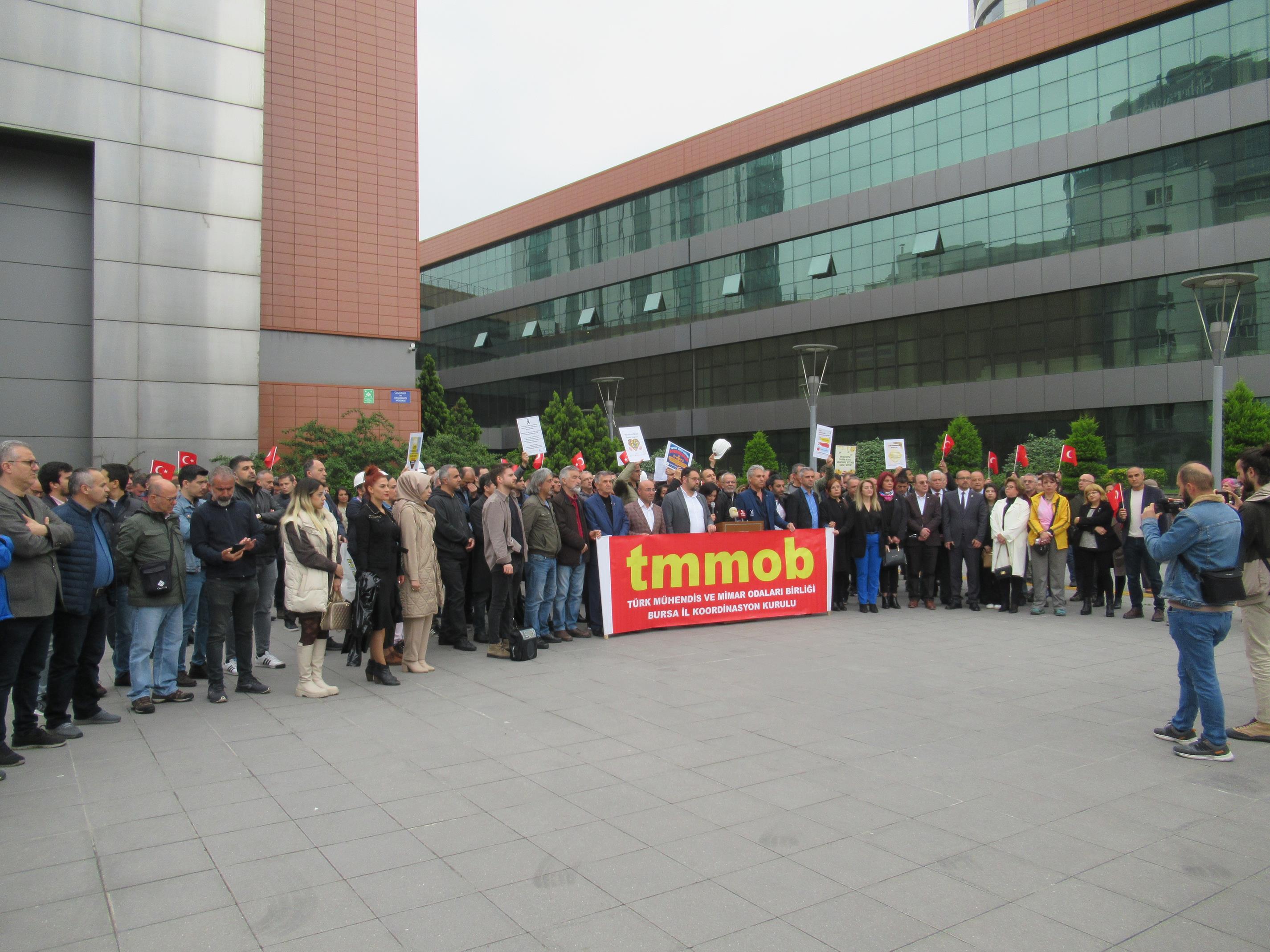 TMMOB BURSA İKK "KAMUDA ÇALIŞAN MMŞP`NIN EMEĞİNİ YOK SAYAMAZSINIZ! TALEPLERİMİZDEN VAZGEÇMEYECEĞİZ!" BASIN AÇIKLAMASI