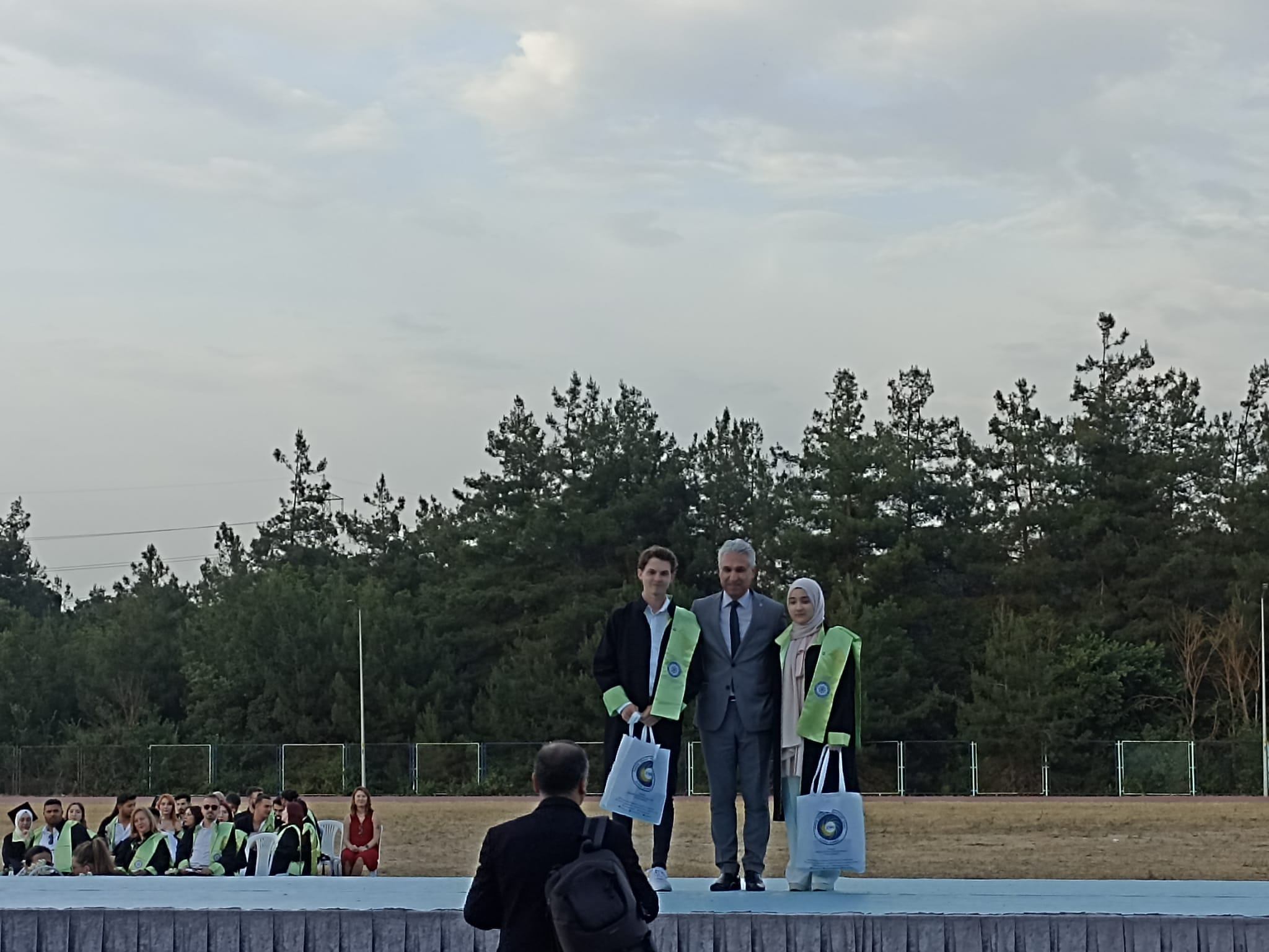 ULUDAĞ ÜNİVERSİTESİ ZİRAAT FAKÜLTESİ YENİ MEZUNLARINI VERDİ.