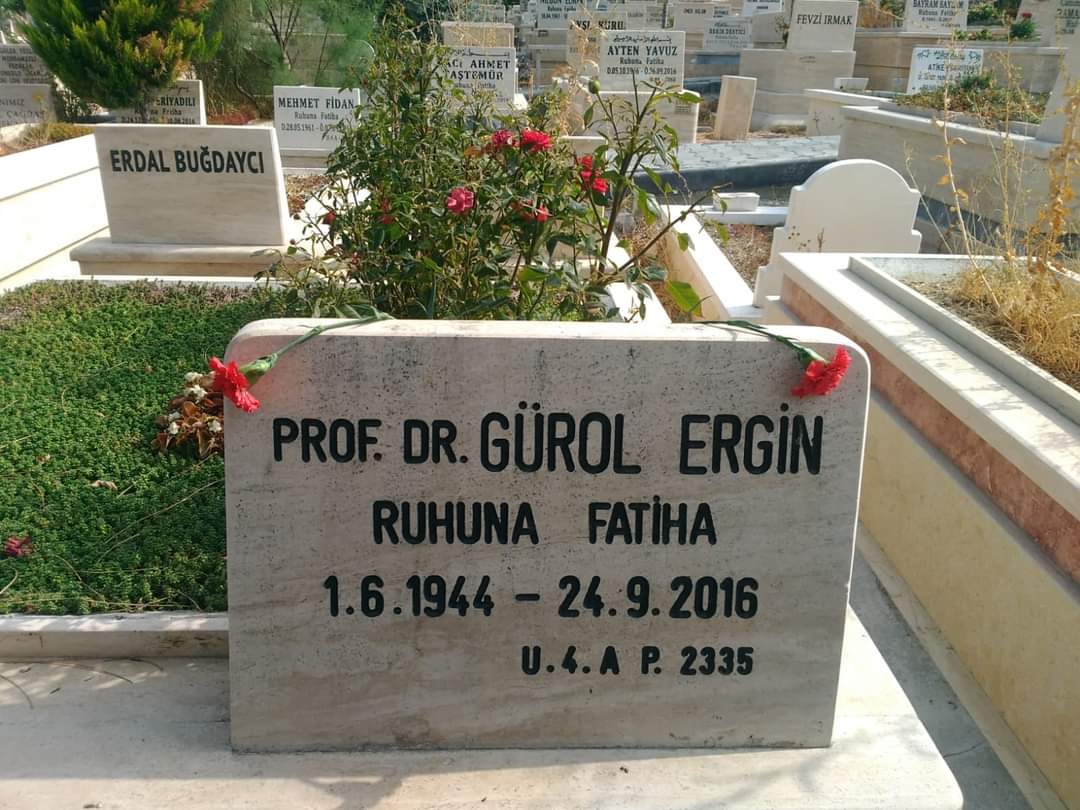 PROF. DR. GÜROL ERGİN HOCAMIZI, BAŞKANIMIZI VEFATININ 7. YILINDA SAYGIYLA ANIYORUZ