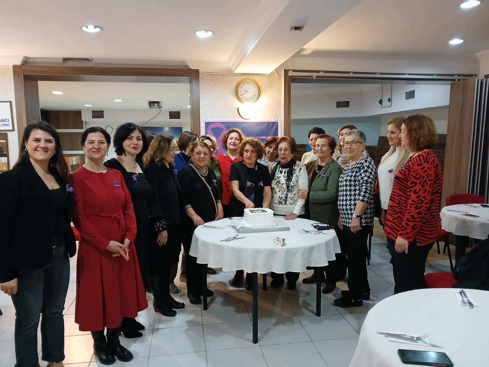 8 MART DÜNYA EMEKÇİ KADINLAR GÜNÜ KUTLU OLSUN