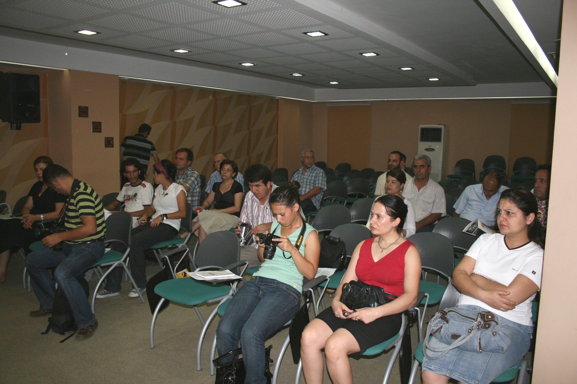 VETERİNER HİZMETLERİ, GIDA VE YEM KANUNU TASLAĞI 
GIDA GÜVENLİĞİNE YÖNELİK SORUNLARA ÇÖZÜM GETİRMİYOR